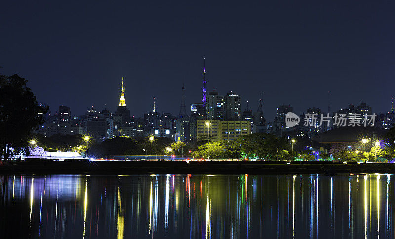 从巴西伊比拉普埃拉公园(Ibirapuera Park)可以看到圣保罗令人惊叹的美景